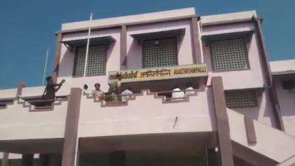 வேதாரண்யம்: அகஸ்தியன்பள்ளி  திருவாரூர்  இடையே மின்சார ரயிலுக்கான மின்பாதையில் 110 கிலோமீட்டர் வேகத்தில் ரயில்  சோதனை ஓட்டம்