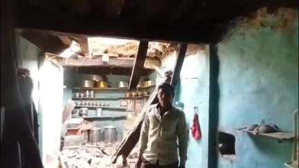 अक्कलकोट: अवकाळी पाऊसामुळे बोरगाव देशमुख गावातील शेतकऱ्याच्या घर कोसळले, सुदैवाने जीवितहानी नाही...