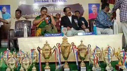 மோகனூர்: போட்டி, சவால்களை எதிர்கொண்டு மாணவர்கள் நேர்வழியில் உழைத்து முன்னேற வேண்டும் - லத்துவாடி அண்ணா கல்லூரியில் கலெக்டர் உமா பேச்சு