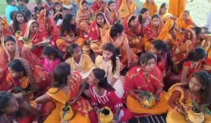 करौं: कोलहोड में गायत्री परिवार ने दो दिवसीय शक्ति संवर्धन गायत्री महायज्ञ का शुभारंभ किया, गुरुवार सुबह गाजे-बाजे के साथ शोभायात्रा निकली