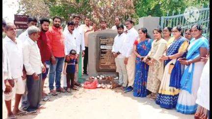 చిట్యాల: వెలిమినేడు గ్రామంలో సిసి రోడ్డు నిర్మాణ పనులను ప్రారంభించిన పిఎసిఎస్ చైర్మన్ ఏనుగు రవీందర్ రెడ్డి