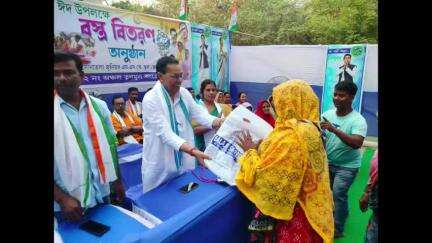 কৃষ্ণনগর ২: সোনাতলা গ্রামে বস্ত্র বিতরণ করলেন রাজ্যের মন্ত্রী উজ্জ্বল বিশ্বাস