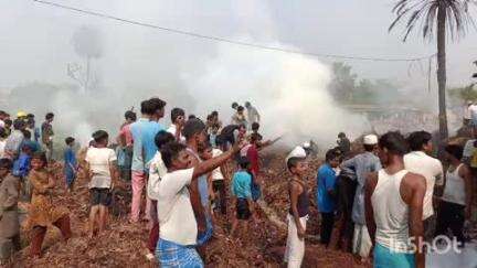 अंधराठाढ़ी: अंधराठाढ़ी उत्तर पंचायत के वार्ड चार में शॉर्ट सर्किट से लगी आग में दो घर जलकर राख हो गए, लाखों का नुकसान