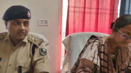 इमामगंज: ईद और रामनवमी पर्व को लेकर एसडीएम सारा अशरफ ने शांति समिति की बैठक की