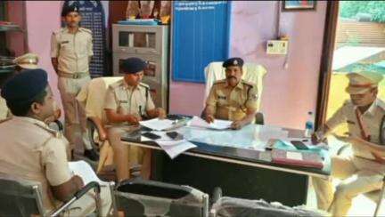 मीनापुर: मीनापुर थाना का एसपी विद्यासागर ने किया औचक निरीक्षण, विभिन्न पंजीयों की जांच की
