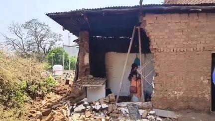 ಕಿತ್ತೂರು: ಕುಲವಳ್ಳಿ,ಮಾಚಿ ಕತ್ರಿದಡ್ಡಿ,ದಿಂಡಲಕೋಪ್ಪ ಗ್ರಾಮದಲ್ಲಿ ಸುರಿದ ಧಾರಾಕಾರ ಮಳೆಗೆ ಅವಾಂತರ ಸೃಷ್ಟಿ,ಮೇಲ್ಚಾವಣಿ ಹಾರಿಹೋಗಿ ಬೀದಿಬಿದ್ದ ಕುಟುಂಬಗಳು