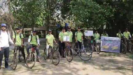 কৃষ্ণনগর ২: নদী বাঁচাতে অভিনব উদ্যোগ কৃষ্ণনগর ২ নম্বর ব্লকের ধুবুলিয়া শ্যামাপ্রসাদ শিক্ষায়তনের জাতীয় সেবা প্রকল্পের সদস্যদের