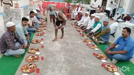 फुलपरास: घोघरडीहा में आयोजित इफ्तार पार्टी में विधायक भारत भूषण मंडल और जदयू जिलाध्यक्ष फूले भंडारी शामिल हुए