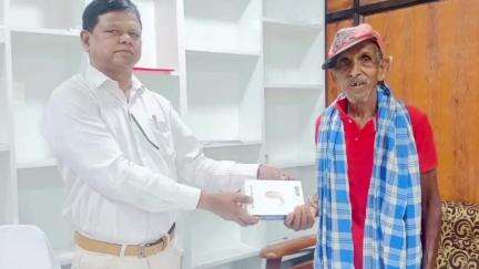 कांसाबेल: मुख्यमंत्री कैंप कार्यालय बगीया में श्रवणदोष से पीड़ित बलसाय और बलिस को मिला श्रवण यंत्र