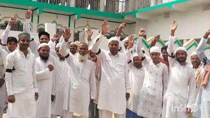 अंधराठाढ़ी: अंधराठाढ़ी प्रखंड में नमाजियों ने वक्फ बोर्ड जमीन संशोधन बिल का किया विरोध, काला बिल्ला लगाकर प्रदर्शन