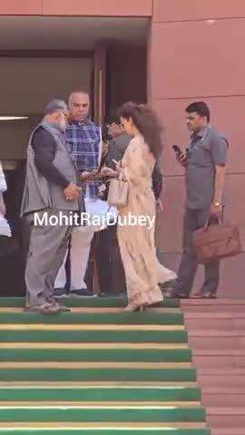 दिल्ली के संसद भवन में शास्त्र के दौरान सांसद पप्पू यादव और कंगना रनौत एक साथ देखे गए 
#pappuyadavजनअधिकारपार्टी