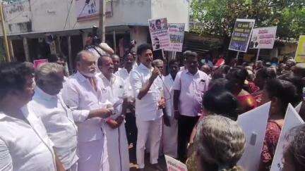 திருவெறும்பூர்: திருவெறும்பூர் அருகே பழங்கனாங்குடி பகுதியில் மத்திய அரசை கண்டித்து கண்டன ஆர்ப்பாட்டம்- அமைச்சர் பங்கேற்பு