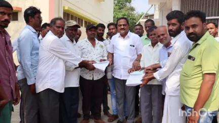 ಕಡೂರು: ಬಳ್ಳಿಗನೂರು ಗ್ರಾಮದಲ್ಲಿ ಸೇವಾಲಾಲ್ ಮತ್ತು ಅಂತರಘಟ್ಟಮ್ಮ ದೇವಸ್ಥಾನದ ಅಭಿವೃದ್ಧಿಗೆ ಚೆಕ್ ವಿತರಿಸಿದ ಶಾಸಕ ಕೆ.ಎಸ್.ಆನಂದ್