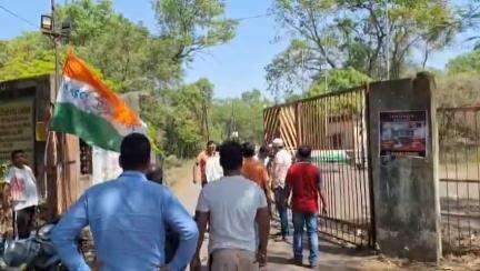 জামুরিয়া: ECL সাত গ্রাম এরিয়া কার্যালয়ে ডেসপ্যাচে কাজ বন্ধ করে বিক্ষোভ তৃণমূলের শ্রমিক সংগঠন INTTUC