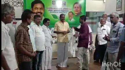 அரக்கோணம்: அரக்கோணத்தில் உள்ள அதிமுக மாவட்ட அலுவலகத்தில் மாற்றுக் கட்சியினர் எம்எல்ஏ தலைமையில் அதிமுகவில் இணைந்தனர்