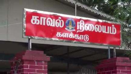 நாங்குநேரி: களக்காடு சத்தியவாகீஸ்வரர் கோயில் அருகே சட்ட விரோதமாக கஞ்சாவை விற்பனை செய்வதற்காக வைத்திருந்த நபர் கைது