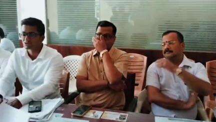 गडहिंग्लज: गडहिंग्लज रस्त्याच्या डांबरीकरणाचे काम मिळवण्यासाठी फसवणूक करणाऱ्या कडक ठेकेदारावर कारवाई व्हावी. राष्ट्रवादीची मागणी