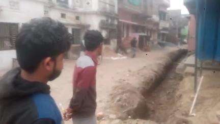 बसंतपुर नगर पंचायत में सभी योजनाओं पर कार्य चल रहा है नाले का निर्माण देख सकते हैं आप वीडियो में चेयरमैन अमित कुमार उप पार्षद अरुण सिंह कार्यपालक मोहम्मद कामरान ने सभी नले सड़कों का निर्माण में