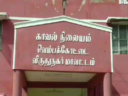 வெம்பக்கோட்டை: மடத்துப்பட்டி-வெம்பக்கோட்டை ரோடு நாச்சியார் பெட்ரோல் பங்க் முன்பு டூவீலர் மீது டாட்டா ஏசி வாகனம் மோதி ஒருவர் படுகாயம்