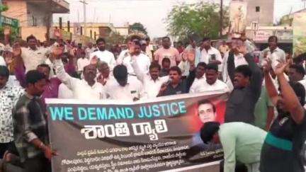 గోపాలపురంలో శాంతి ర్యాలీ చేపట్టిన పాస్టర్ ఫెలోషిప్