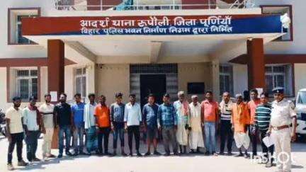 भवानीपुर: पुलिस अधीक्षक पूर्णिया के निर्देशानुसार सभी थानों में गुंडा परेड का आयोजन किया गया