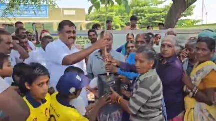 விளாத்திகுளம்: நமச்சிவாயபுரத்தில் மரங்கள் மக்கள் இயக்கம் சார்பில் 20 கிலோமீட்டர் தூரம் மரம் நடும் பணி எம்எல்ஏ துவக்கி வைத்தார்