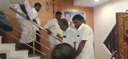 சங்கரன்கோயில்: சங்கரன்கோவில் நகர பாரதிய ஜனதா கட்சி தலைவர் நியமனத்தில் அதிருப்தி தெரிவித்து வெளிநடப்பு செய்த தொண்டர்கள்