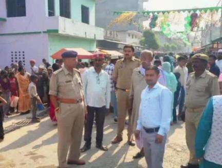 खड्डा: ईद उल फितर के अवसर पर सीओ खड्डा ने क्षेत्र का भ्रमण किया, शांतिपूर्ण तरीके से त्यौहार मनाने की अपील की