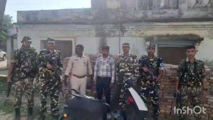 अंधराठाढ़ी: बिहारी एसएसबी और मधवापुर पुलिस की संयुक्त कार्रवाई में 48 बोतल शराब व स्कूटी के साथ एक धंधेबाज गिरफ्तार