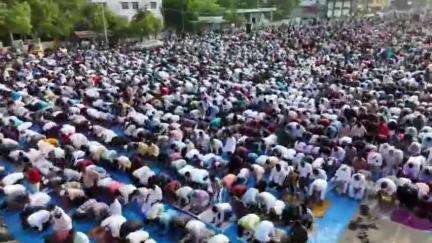 திருச்சி கிழக்கு: உழவர் சந்தை உள்ளிட்ட இடங்களில் ரம்ஜானை முன்னிட்டு சிறப்பு தொழுகை