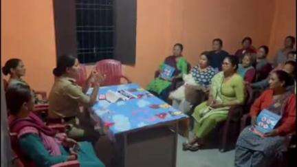 धारचूला: थानाध्यक्ष बलुवाकोट ने ग्राम छारछुम में रात्रि चौपाल लगाकर महिला मंगल दल को साइबर अपराधों के संबंध में जागरूक किया