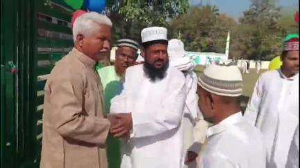 हसनपुरा: आदर्श ग्राम पंचायत लहेजी में मुखिया ने निजी मद से कब्रिस्तान का घेराबंदी कराया, फीता काटकर किया गया उद्घाटन