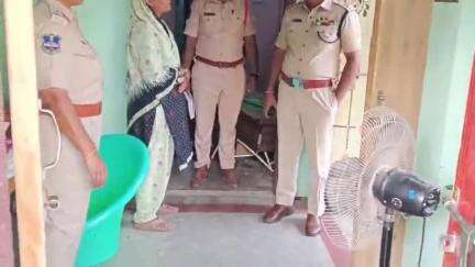 హుజూర్ నగర్: కృష్ణాపురంలో రెండు వర్గాల మధ్య ఘర్షణ, ఇంటి సామగ్రి, బైకులు దగ్ధం, ఇద్దరికి తీవ్రగాయాలు