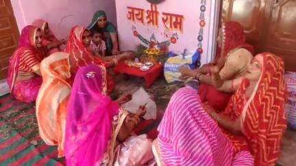 लवाण: लवाण उपखंड सहित क्षेत्र में घर-घर गणगौर पूजन किया गया, युवतियों ने दूल्हा-दूल्हन बनकर मुख्य बाजार में निकाली बारात