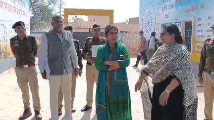 जिला में बोर्ड परीक्षाओं को नकल रहित व शांतिपूर्ण संपन्न करवाने हेतु डीसी मनदीप कौर ने परीक्षा केंद्रों का निरीक्षण किया