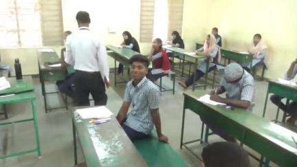 அணைக்கட்டு: பொய்கை அரசினர் ஆண்கள் மேல்நிலைப் பள்ளியில் நடைபெற்று வரும் 12-ம் வகுப்பு பொது தேர்வு வேலூர் மாவட்ட ஆட்சியர் ஆய்வு செய்தார்