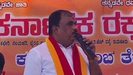 ಕೊರಟಗೆರೆ: ಕನ್ನಡ ಧ್ವಜಸ್ತಂಬಕ್ಕೆ ಕನ್ನಡಿಗರೇ ಹಾನಿ ಮಾಡಿದರೆ ನಾನು ಯಾರನ್ನು ದೂರಲಿ-ಕೊರಟಗೆರೆಯಲ್ಲಿ  ಕರವೇ ರಾಜ್ಯಾಧ್ಯಕ್ಷ ಟಿ. ಎ. ನಾರಾಯಣಗೌಡ