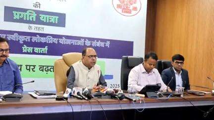 माननीय मुख्यमंत्री जी की घोषणा के अनुसार पथ निर्माण विभाग द्वारा 52.28 करोड़ रुपये की राशि से मंदिरी नाला पर निर्माणाधीन 4-लेन सड़क को जेपी गंगा पथ से जोड़ने का कार्य किया जाएगा। इससे नेहरू पथ की सीधी संपर्कता जेपी गंगा पथ से हो जाएगी।