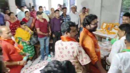 বলাগড়: বলাগরের জিরাট বাসস্ট্যান্ড সংলগ্ন একটি ভবনে আয়োজিত BJP-র বৈঠক, 30জনকে নিয়ে BJP-তে যোগদান CPI(M)-র প্রাক্তন কর্মাধ্যক্ষের