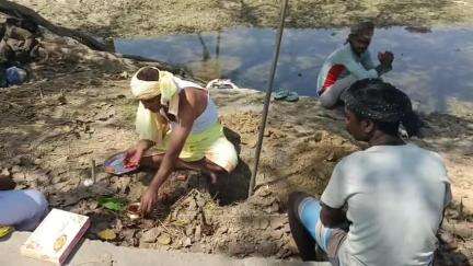 ugna suryamandir ke paschim nadi me ghat ka silyanash huwa