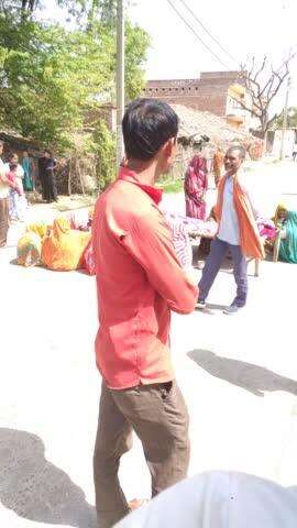 newriya gaw me orat ko cng gadi takkar mar kar bhag gai