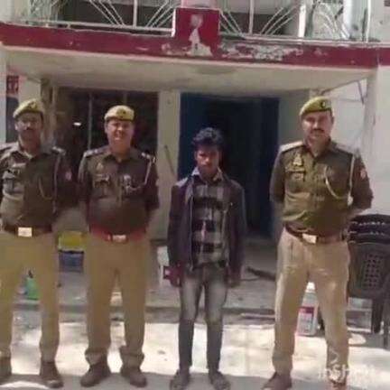 लालगंज: खीरों पुलिस ने खांडेपुर पुलिया के पास गैंगस्टर एक्ट के तहत वांछित इनामिया अभियुक्त को किया गिरफ्तार