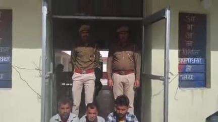 पीपलदा: अयाना थाना क्षेत्र के बाड़ोली गांव में जमीन विवाद के चलते पुलिस ने 3 व्यक्तियों को शांतिभंग के आरोप में किया गिरफ्तार