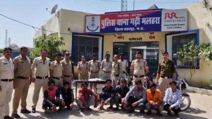 महाराजपुर: गढ़ीमलहरा थाना पुलिस ने 10 हजार रुपये के इनामी लूट के आरोपियों को गिरफ्तार किया