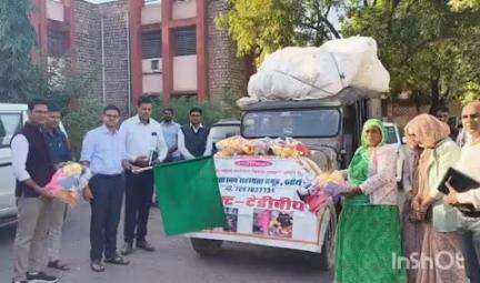 दौसा: राजीविका महिलाओं ने तैयार की रसायन मुक्त हर्बल गुलाल, जिला कलेक्टर ने किया पैकेट का विमोचन