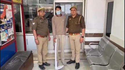 सहारनपुर: कोतवाली देहात पुलिस ने एक अभियुक्त को पुलिस कस्टडी रिमांड पर लेकर फावड़ा किया बरामद