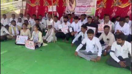 पाथ्री: आरोपींना फाशीची शिक्षा द्या, तहसील कार्यालयासमोर सकल मराठा समाजाचे एकदिवसीय उपोषण