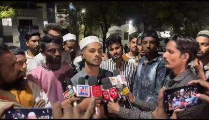 लोकेशन : वतवा,अहमदाबाद,गुजरात

तरावीह की नमाज़ पढ़के जा रहे लोगों पर पथराव किया गया चाकू की नौंक पर आपत्तिजनक शब्द उनसे