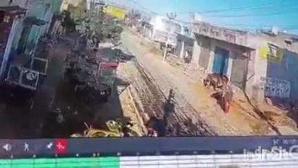 गन्नौर: गन्नौर के गांव बड़ी में स्कूल बस की चपेट में आकर तीन साल की बच्ची की मौत, घटना का सीसीटीवी आया सामने