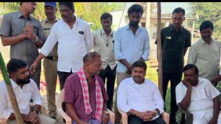చొప్పదండి: మృతుడి కుటుంబానికి ఎమ్మెల్యే సత్యం పరామర్శ